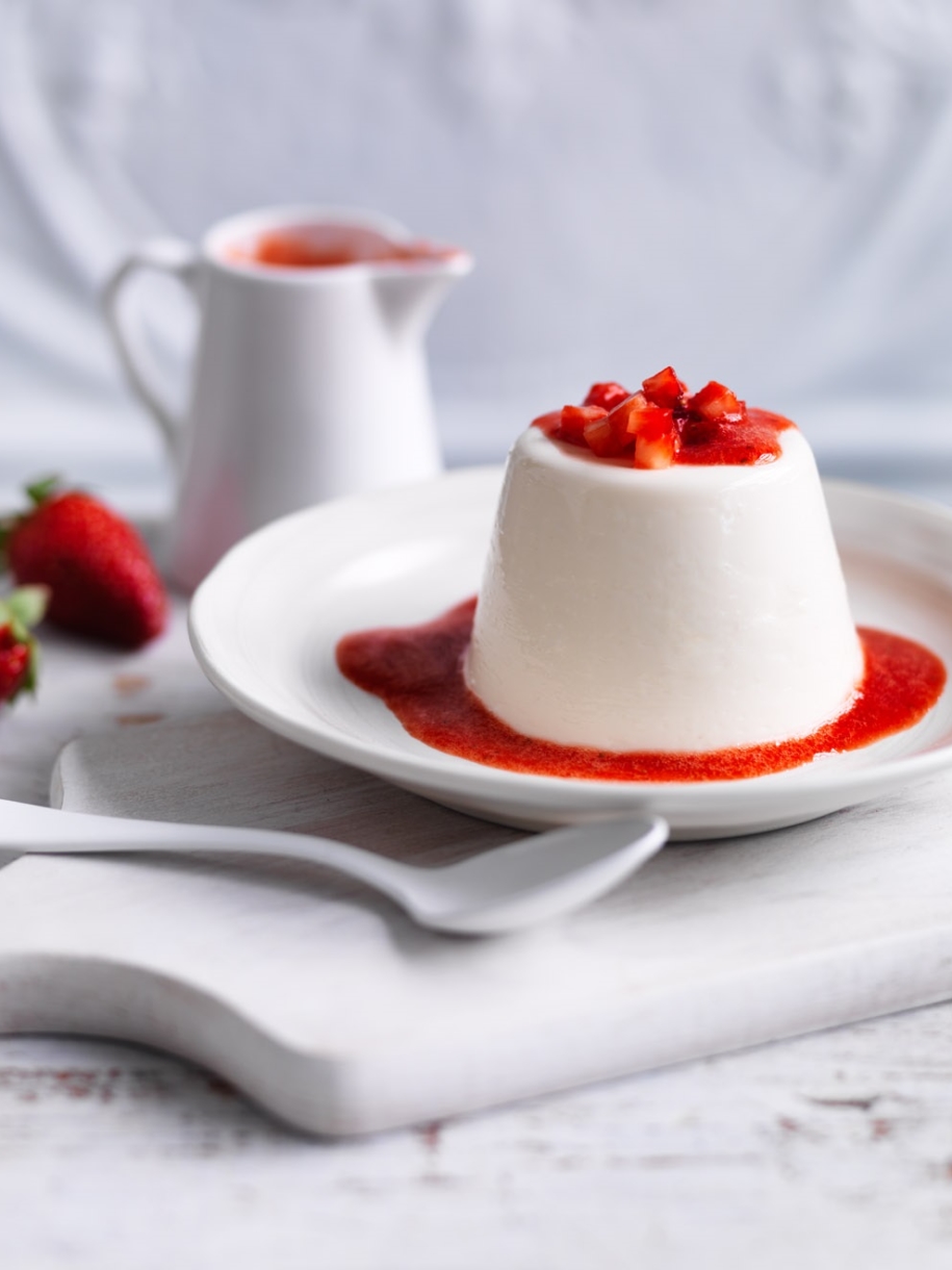 yoghurt strawberry panna cotta - Louise Keats
